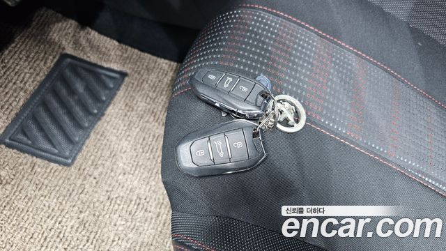Peugeot 308 2018 — photo 36