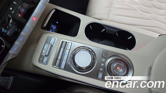 Genesis GV70 2023 — photo 12