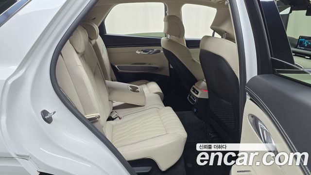 Genesis GV70 2023 — photo 17