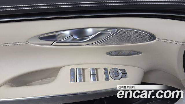 Genesis GV70 2023 — photo 24
