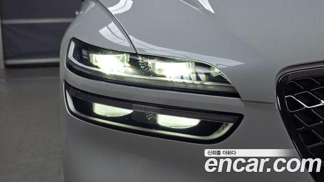 Genesis GV70 2023 — photo 8