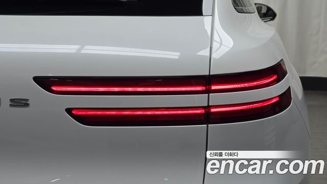 Genesis GV70 2023 — photo 9