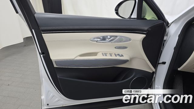 Genesis GV70 2023 — photo 14