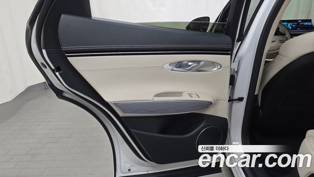 Genesis GV70 2023 — photo 15