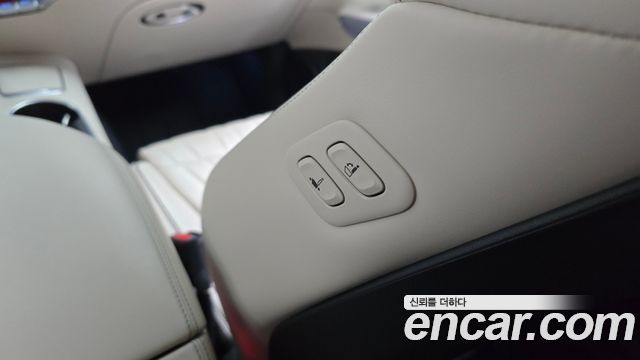 Genesis GV70 2023 — photo 27