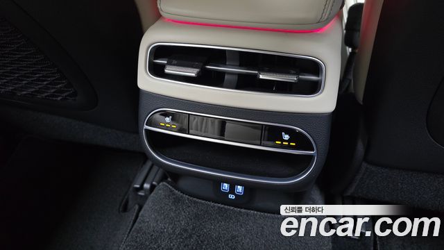 Genesis GV70 2023 — photo 30