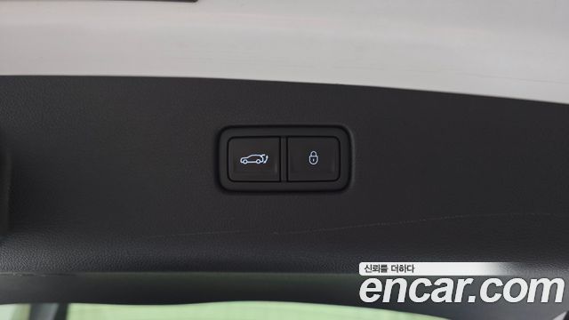 Genesis GV70 2023 — photo 32