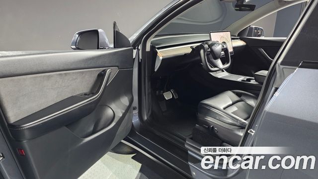 Tesla Model Y 2021 — photo 10