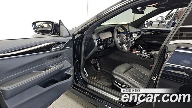BMW Gran Turismo 2023 — photo 13
