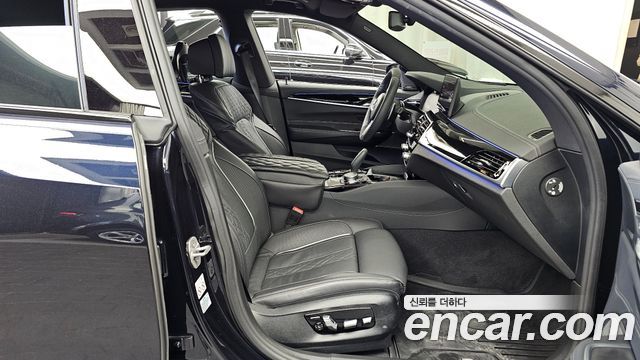 BMW Gran Turismo 2023 — photo 17