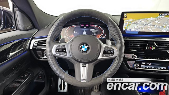BMW Gran Turismo 2023 — photo 19