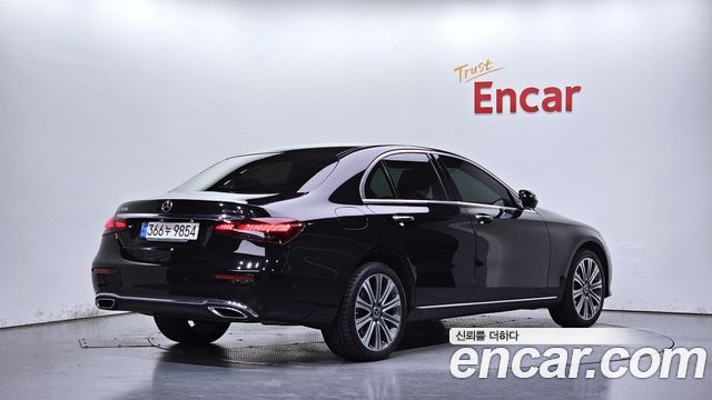 Mercedes-Benz E-Class 2023 — photo 2