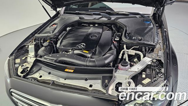 Mercedes-Benz E-Class 2023 — photo 6
