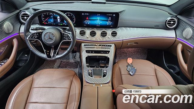 Mercedes-Benz E-Class 2023 — photo 10