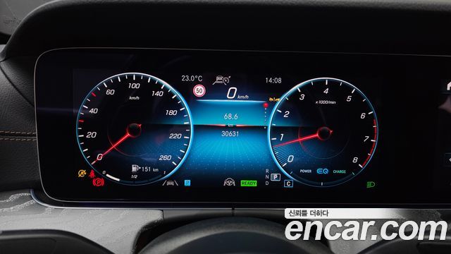 Mercedes-Benz E-Class 2023 — photo 11