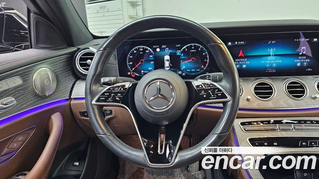 Mercedes-Benz E-Class 2023 — photo 19