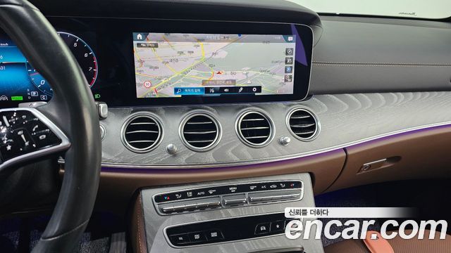 Mercedes-Benz E-Class 2023 — photo 20
