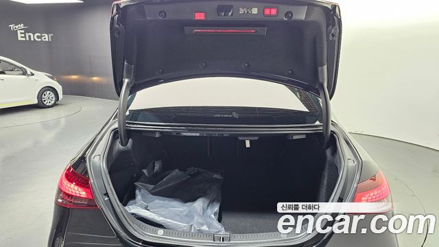Mercedes-Benz E-Class 2023 — photo 25