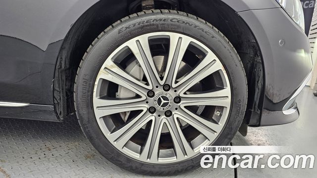 Mercedes-Benz E-Class 2023 — photo 7