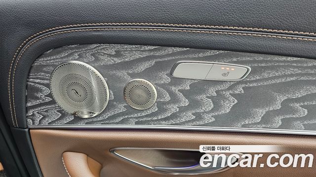 Mercedes-Benz E-Class 2023 — photo 27