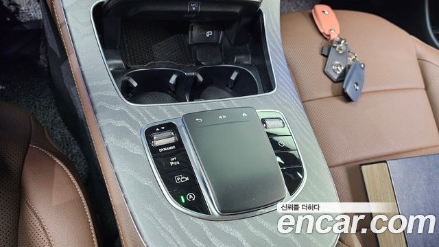 Mercedes-Benz E-Class 2023 — photo 28