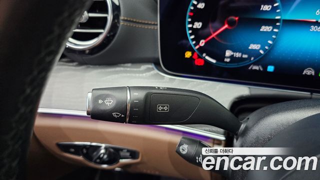 Mercedes-Benz E-Class 2023 — photo 29
