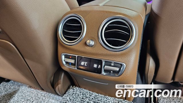 Mercedes-Benz E-Class 2023 — photo 30