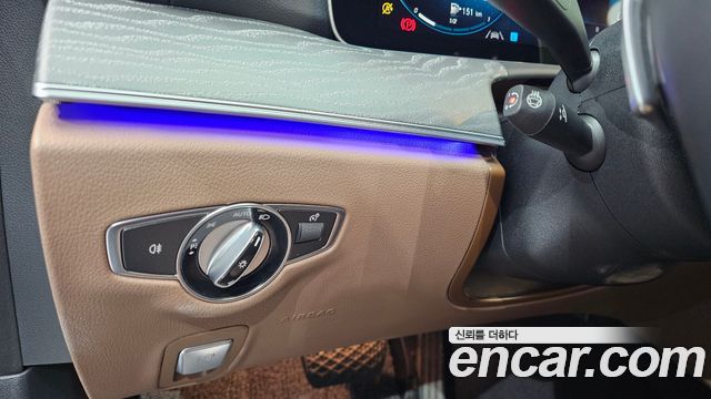 Mercedes-Benz E-Class 2023 — photo 33