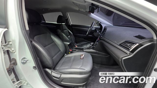 Hyundai AVANTE 2018 — photo 13