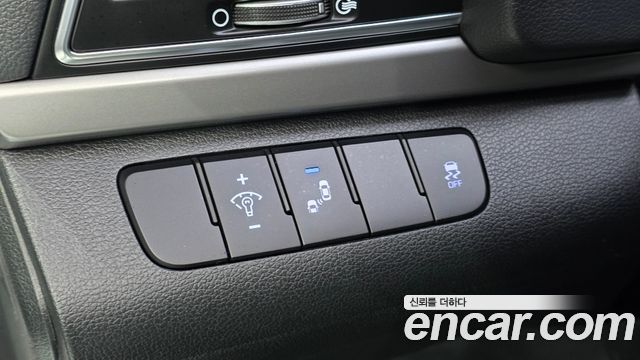 Hyundai AVANTE 2018 — photo 19