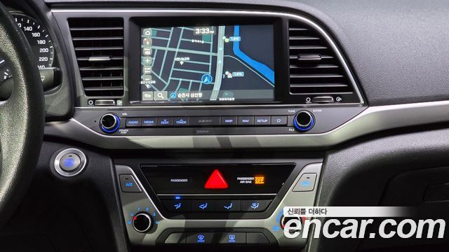 Hyundai AVANTE 2018 — photo 24