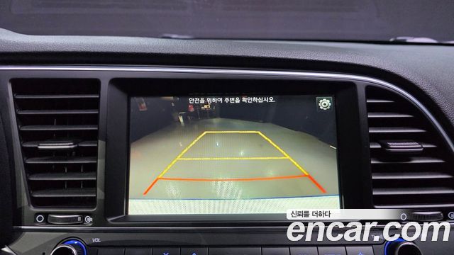 Hyundai AVANTE 2018 — photo 25
