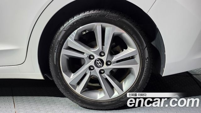 Hyundai AVANTE 2018 — photo 7