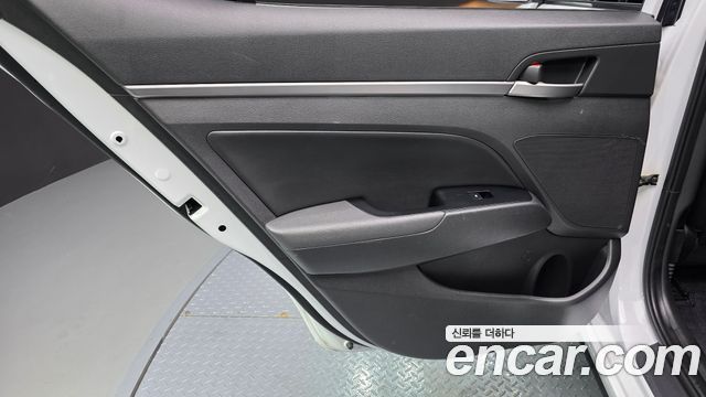 Hyundai AVANTE 2018 — photo 15
