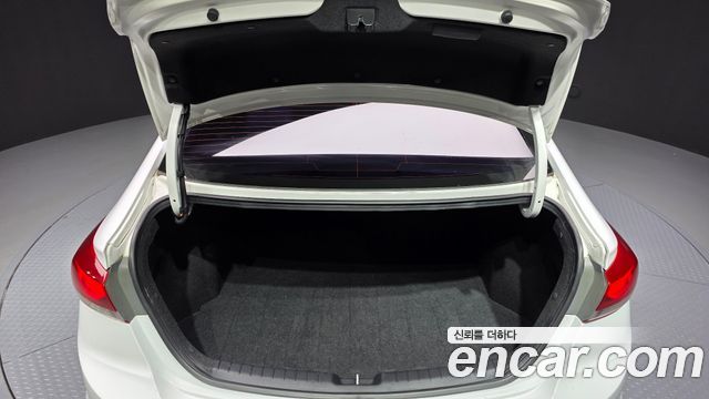 Hyundai AVANTE 2018 — photo 29
