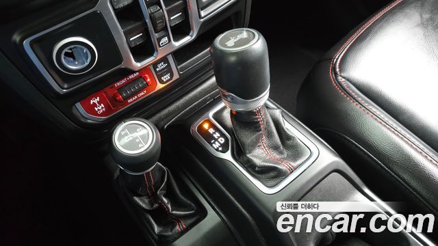 Jeep Wrangler 2022 — photo 9