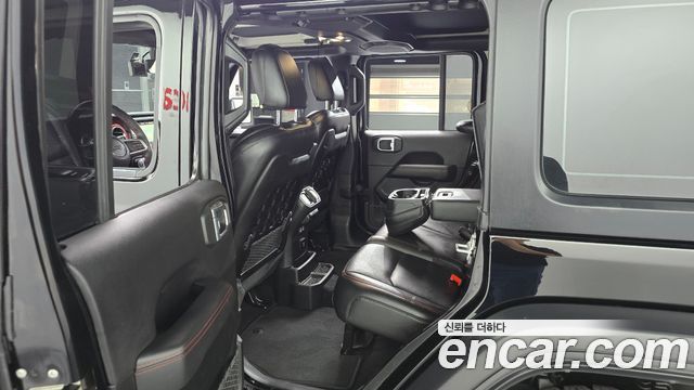 Jeep Wrangler 2022 — photo 11