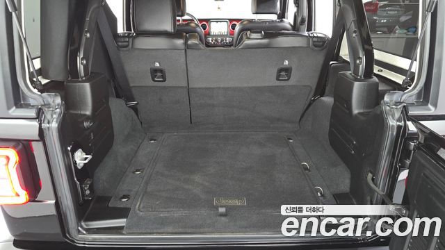 Jeep Wrangler 2022 — photo 16