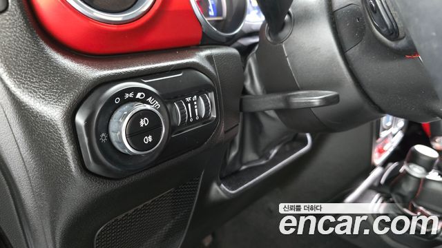 Jeep Wrangler 2022 — photo 19