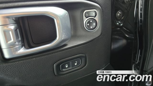 Jeep Wrangler 2022 — photo 20