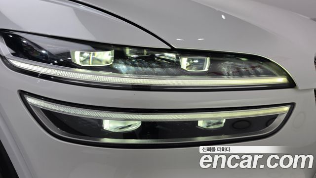 Genesis GV70 2023 — photo 8