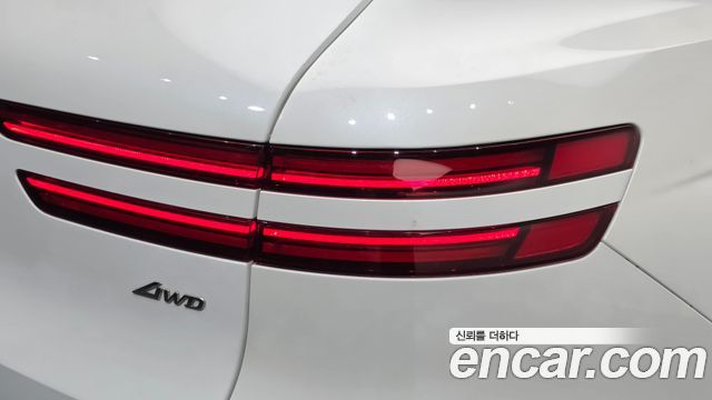 Genesis GV70 2023 — photo 9