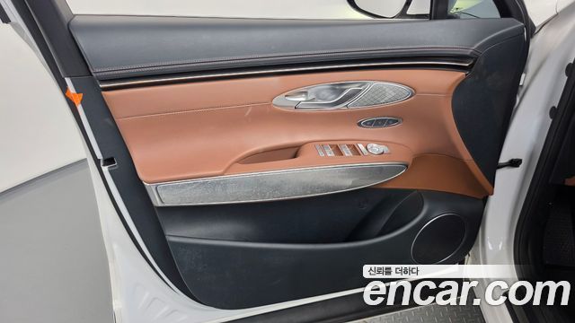 Genesis GV70 2023 — photo 14