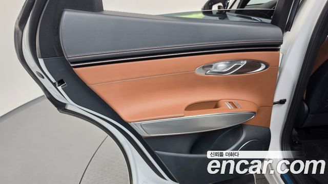 Genesis GV70 2023 — photo 15