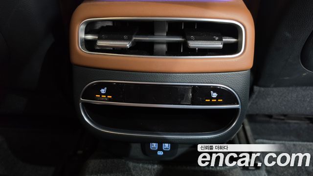 Genesis GV70 2023 — photo 32