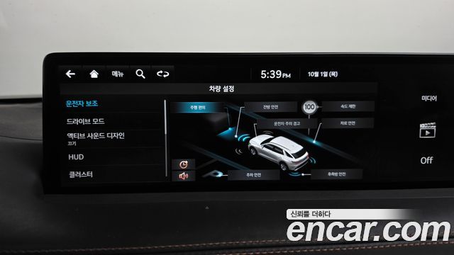 Genesis GV70 2023 — photo 34