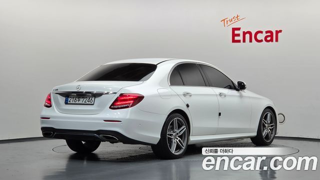 Mercedes-Benz E-Class 2019 — photo 2