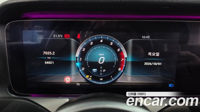 Mercedes-Benz E-Class 2019 — photo 11