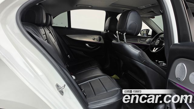 Mercedes-Benz E-Class 2019 — photo 17