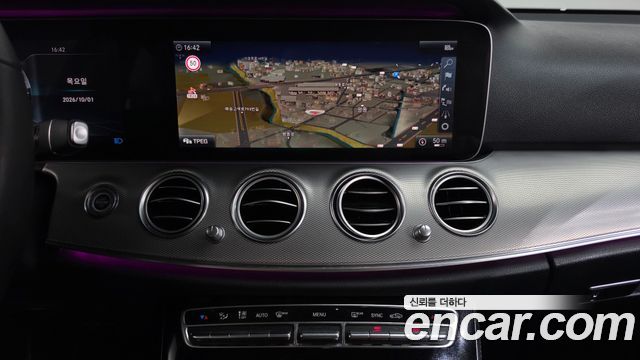 Mercedes-Benz E-Class 2019 — photo 18